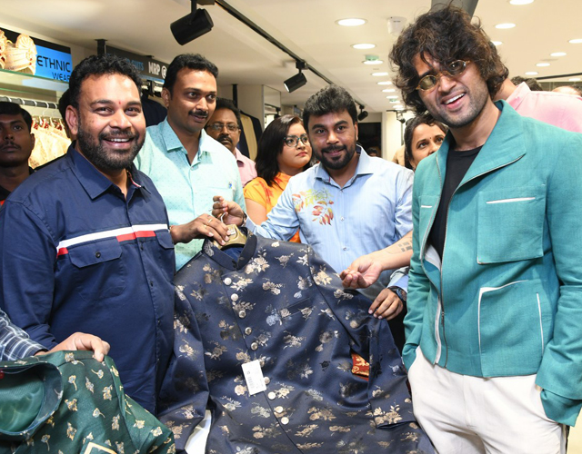 Vijay Devarakonda launches KLM Shopping Mall